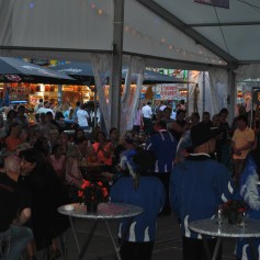 fans_wein_zelt_ron_paulik_hannover_schuetzenfest_2014_08
