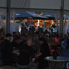 fans_wein_zelt_ron_paulik_hannover_schuetzenfest_2014_09