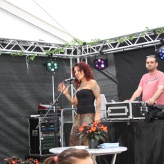 ron_paulik_backroundsaengerin_halli_schuetzenfest_2014_05
